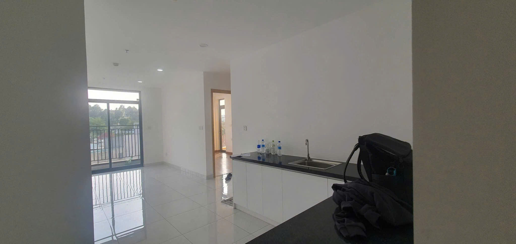 Cho thuê căn 2pn 2wc nội thất cơ bán 6,8triu ở ngay. lh 0938434950 xem nhà