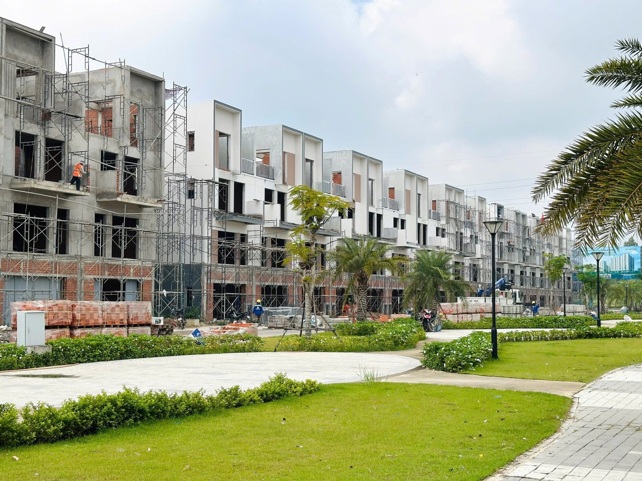 Cần bán 2 căn nhà t1 ô 4 và t1 ô 5 mặt tiền lê lai dự án k home new city chiết khấu 280 triệu