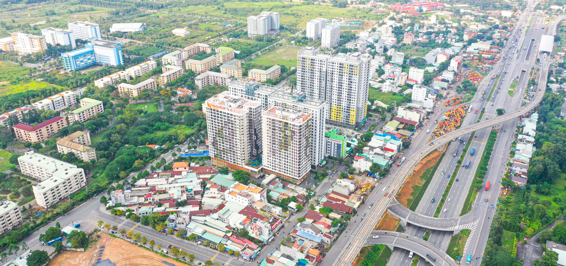 Chính chủ bán gấp căn hộ góc 2pn the east gate giá chỉ 2,6tỷ