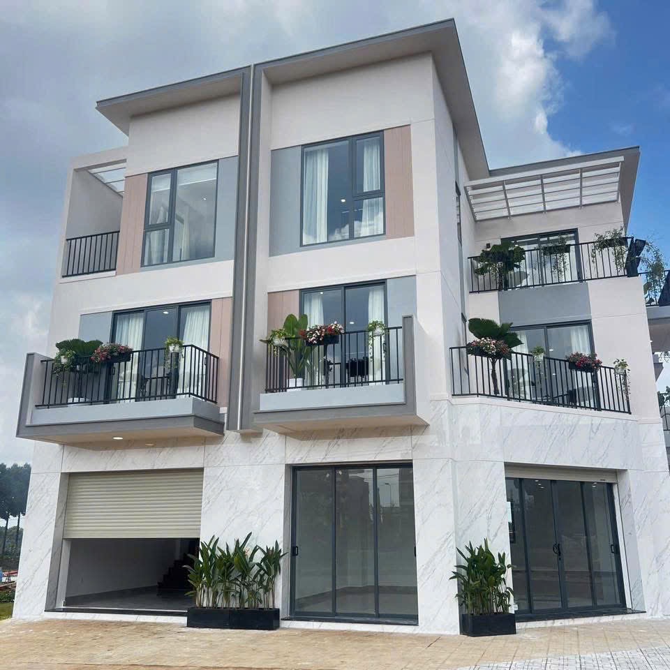 Bán nhà mặt tiền quốc lộ 1a, chỉ từ 4 tỷ/ căn 3 lầu